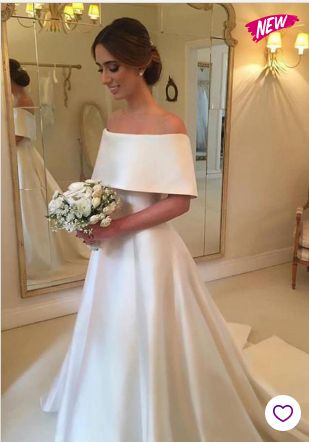 There are no more than three kinds of ornaments when the bride takes pictures