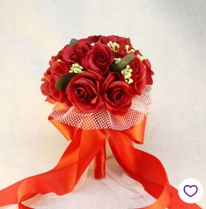 How to match wedding dress and holding flowers