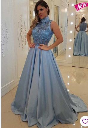 The bride makes a domineering posture and expression under the protection of the bridegroom